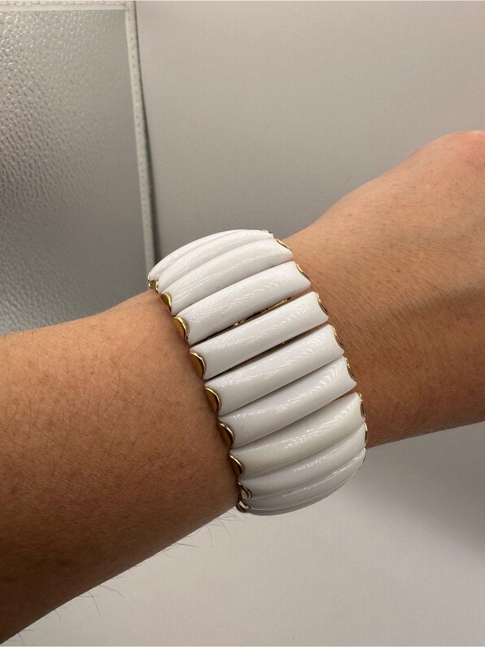 1960s Vintage Expansion Bracelet: Gold Tone & White Plastic